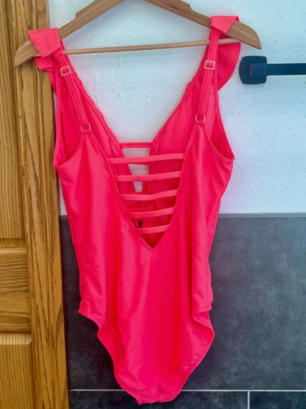 Lilly Pulitzer Carmen Strappy Ruffle One-Piece Swimsuit Coral Pink Size 12 - Picture 8 of 13